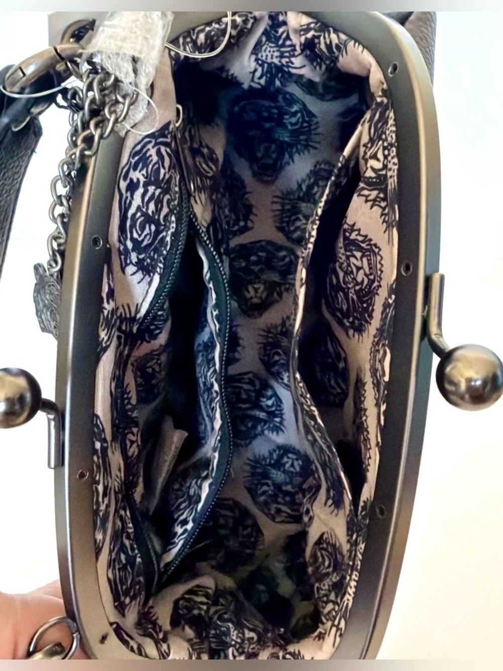 💕 Hello Gorgeous! Ed Hardy Kiss Lock Embossed Tiger Heart Skeleton-NWT - Picture 11 of 11